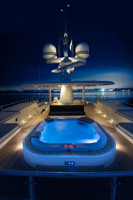 f76-jacuzzi-sun-deck-2