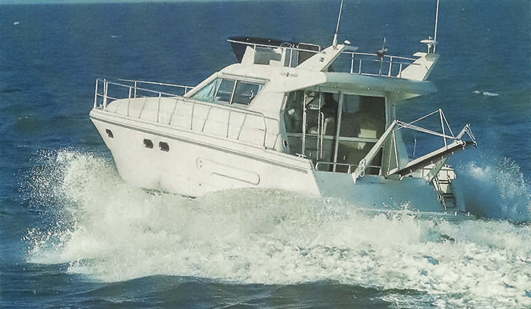 Barche di una volta a motore, il cabinato italo-francese Yarding 35