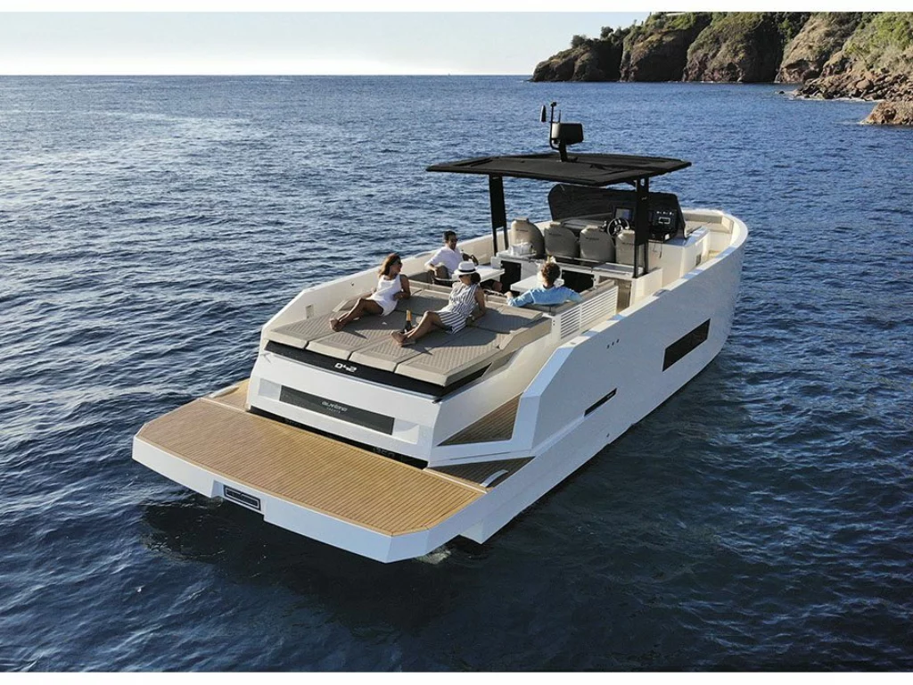 De Antonio Yachts_D42