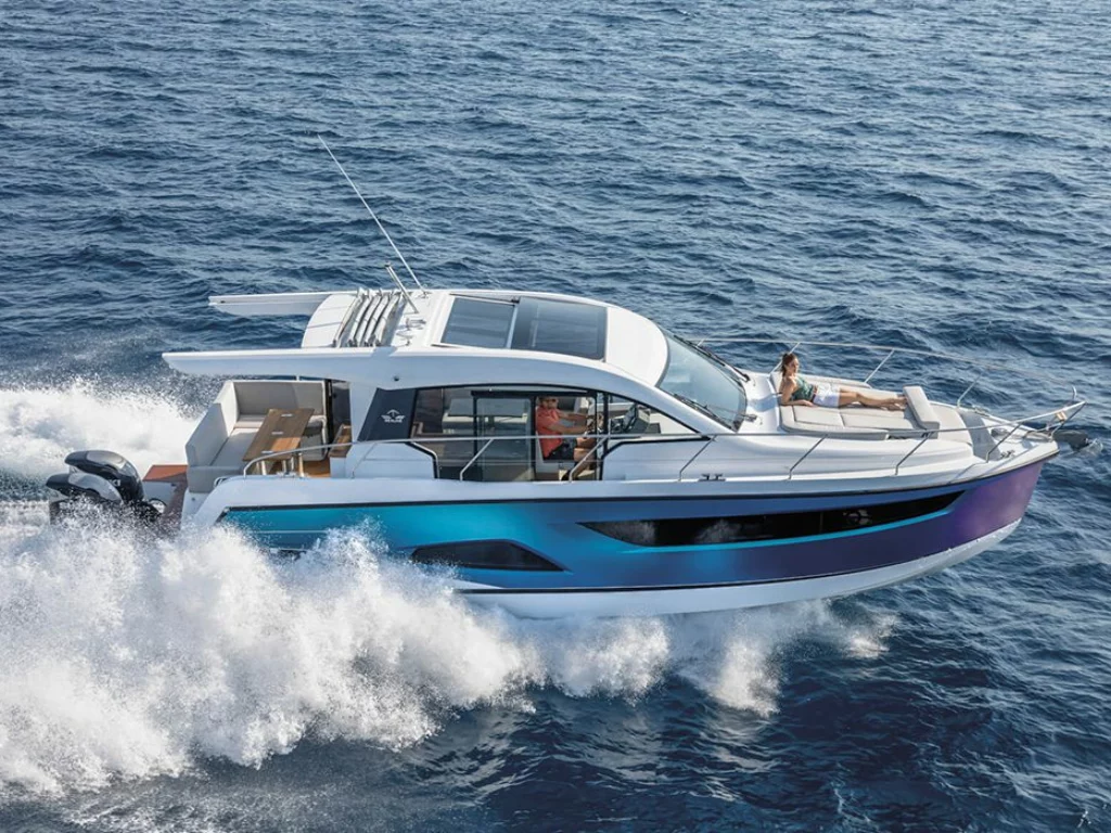 Sealine C390v