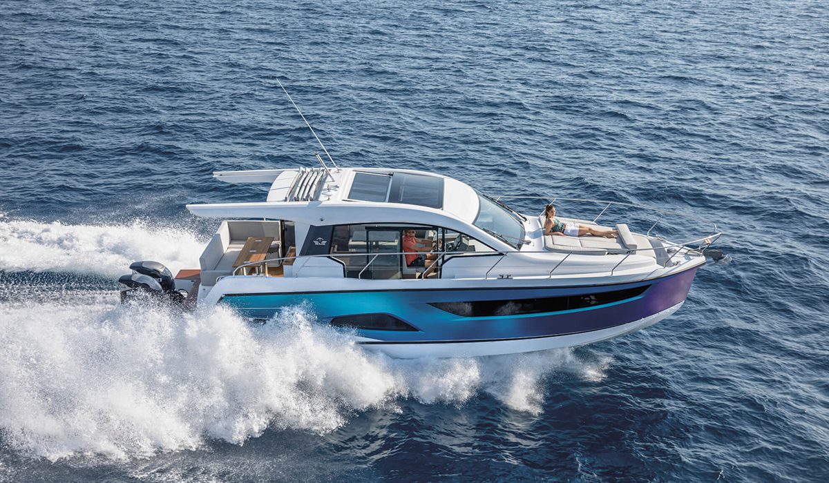 Sealine C390v