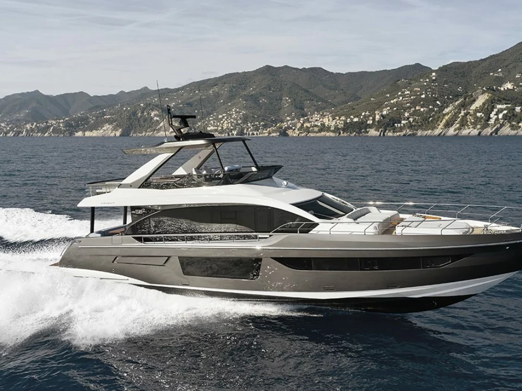 Azimut 68 fly