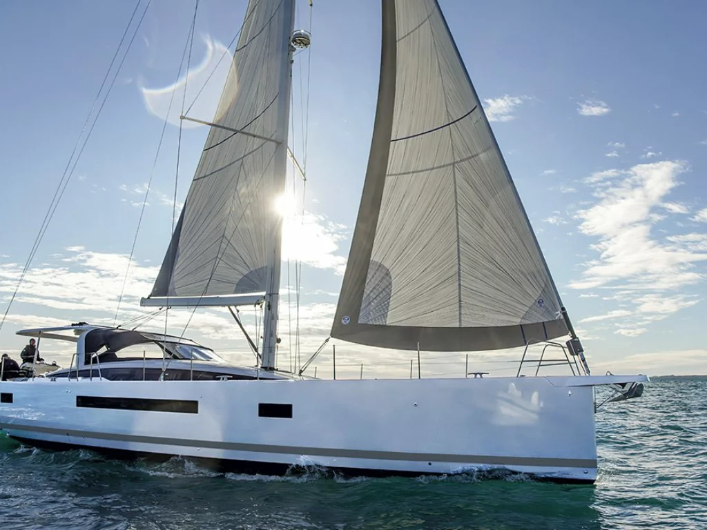 Jeanneau_Yachts_65