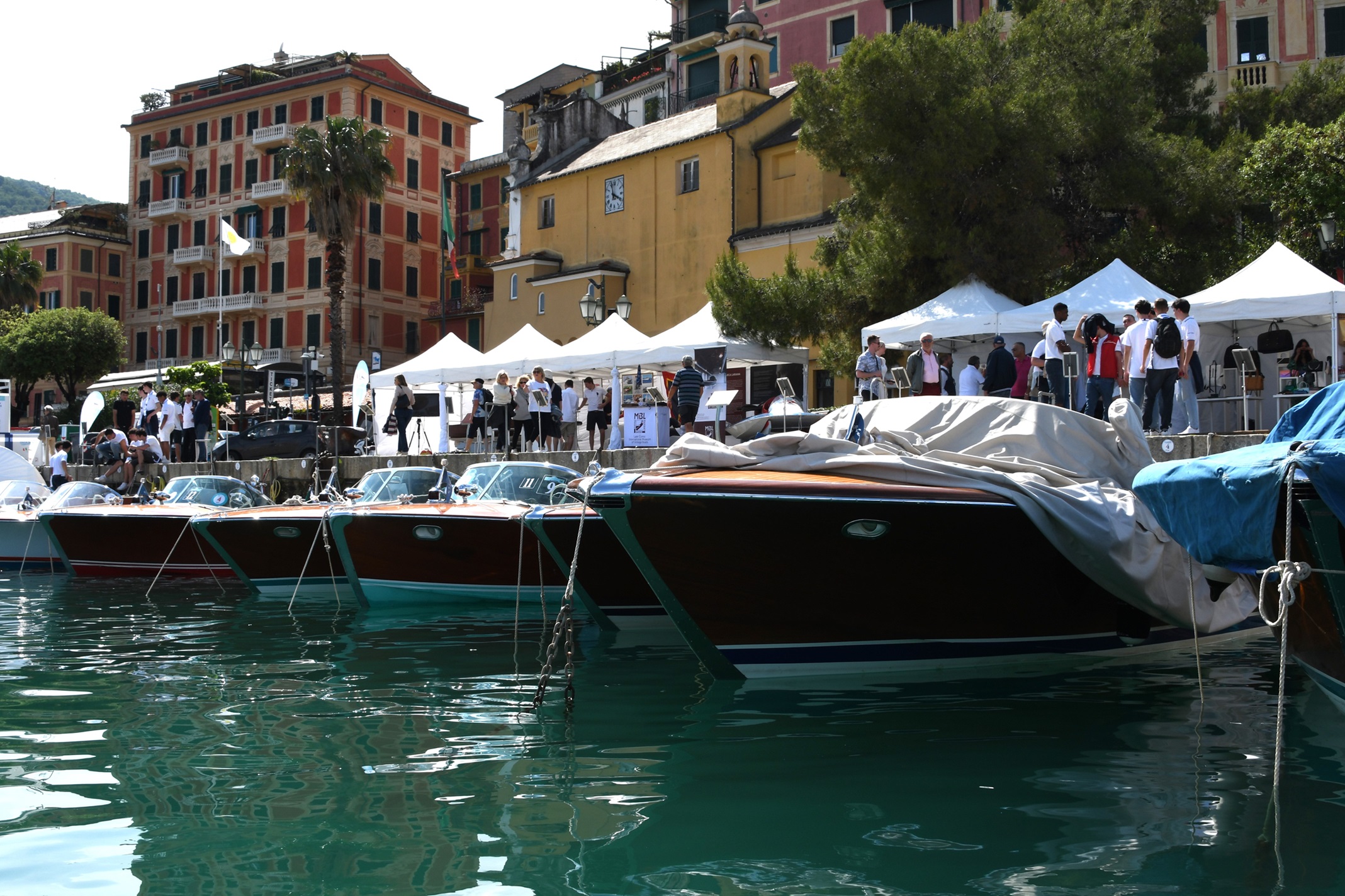 Scopri l'incanto delle barche d'epoca a "OndaClassica – Tigullio". Un raduno indimenticabile lungo la costa ligure.
