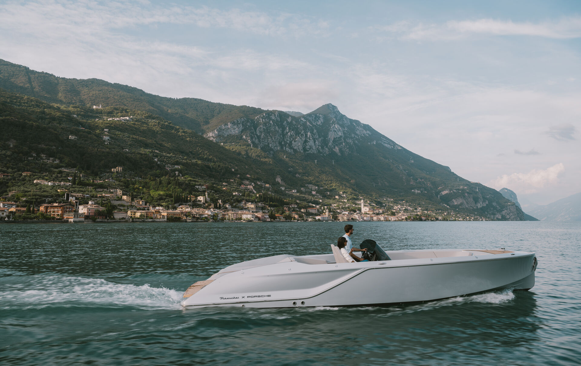 Scopri l'innovazione e la storia di Frauscher al Salone Nautico di Venezia 2024, con modelli esclusivi e un design unico.