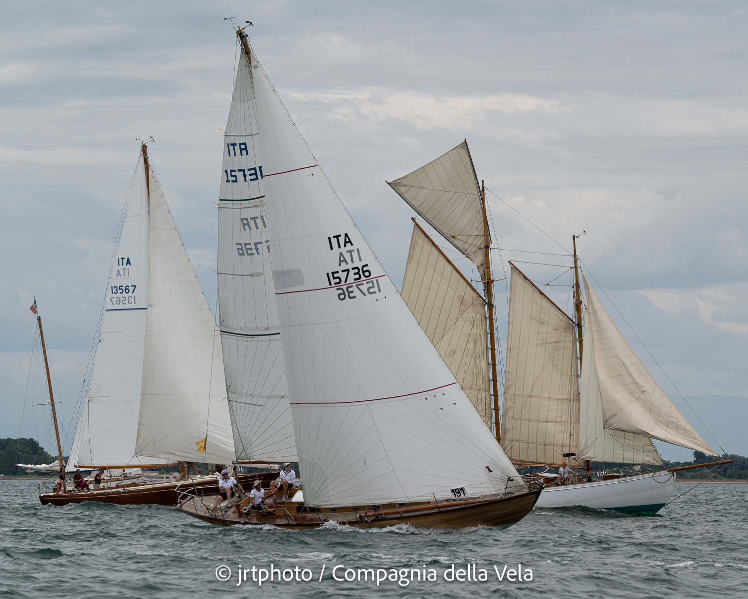 Serenity trionfa al 1° Raduno Città di Venezia – Trofeo Artù Chiggiato, evento che ha celebrato le vele d'epoca nel cuore di Venezia.