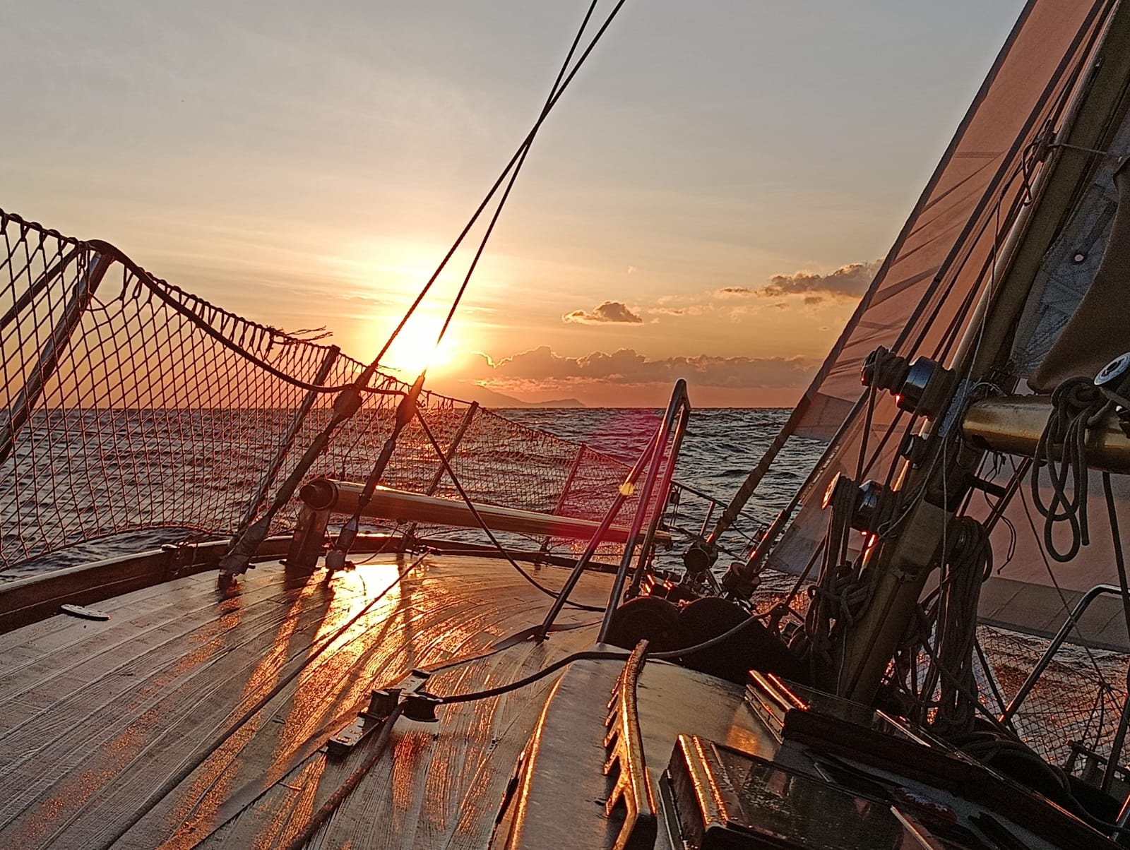 "Scopri 'Cardioteam – Una Vela per il Cuore': una campagna unica di prevenzione cardiologica che naviga le coste italiane."