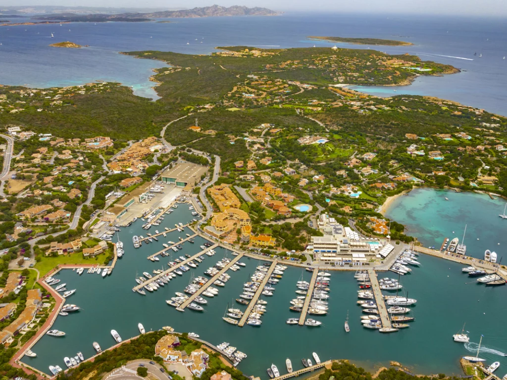 Settimana speciale per gli armatori Grand Soleil: eventi da Porto Cervo a Portopiccolo tra regate e convivialità.