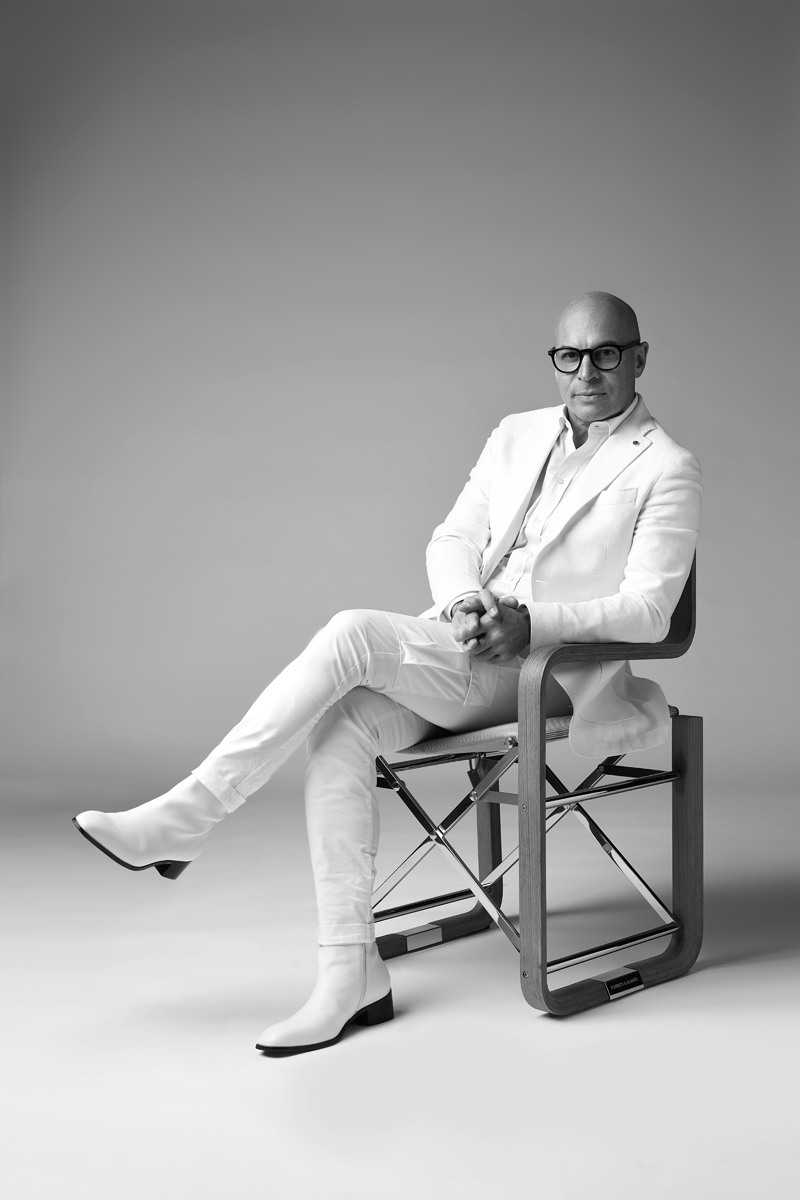 Celebra il decimo anniversario della sedia Iseo di Christian Grande, un'icona di design che unisce stile e funzionalità.