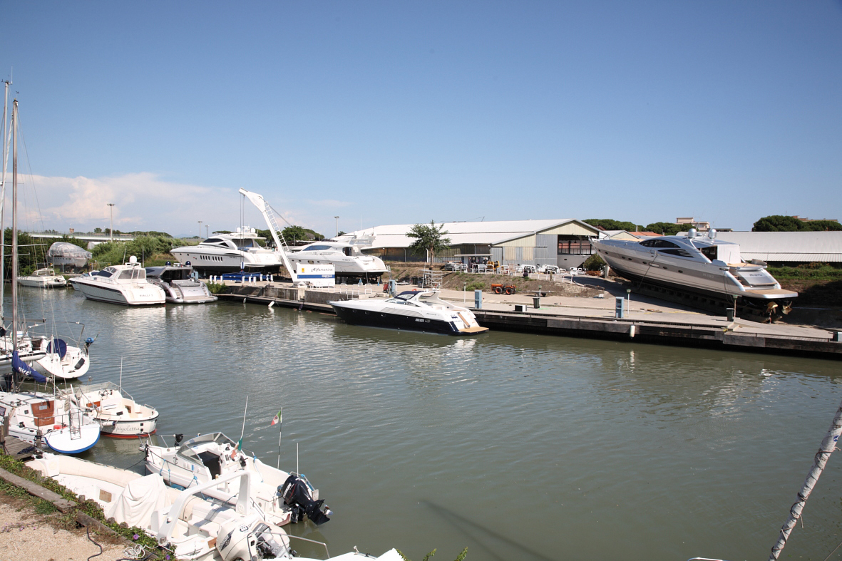 Industria nautica italiana: impatto economico di 27 miliardi annui e 137.000 occupati, secondo studio Altagamma-Deloitte.