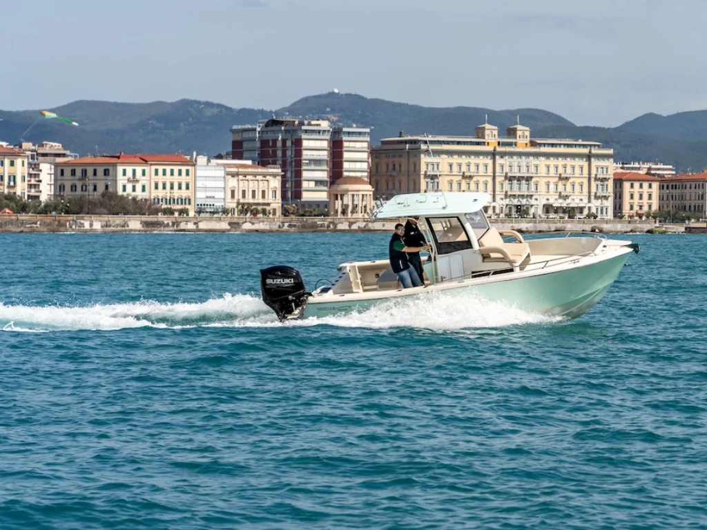 Tuccoli NautiRent, la formula di noleggio a lungo termine senza obbligo di acquisto. Con assistenza completa, garanzia estesa e polizza kasko inclusa.