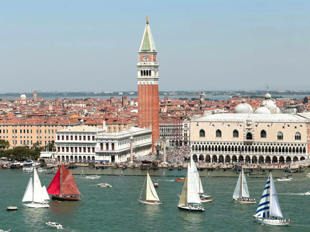 Le Signore del Mare all'XI Trofeo Principato di Monaco le Vele d'Epoca in Laguna a Venezia, con regate storiche e motoscafi Riva.