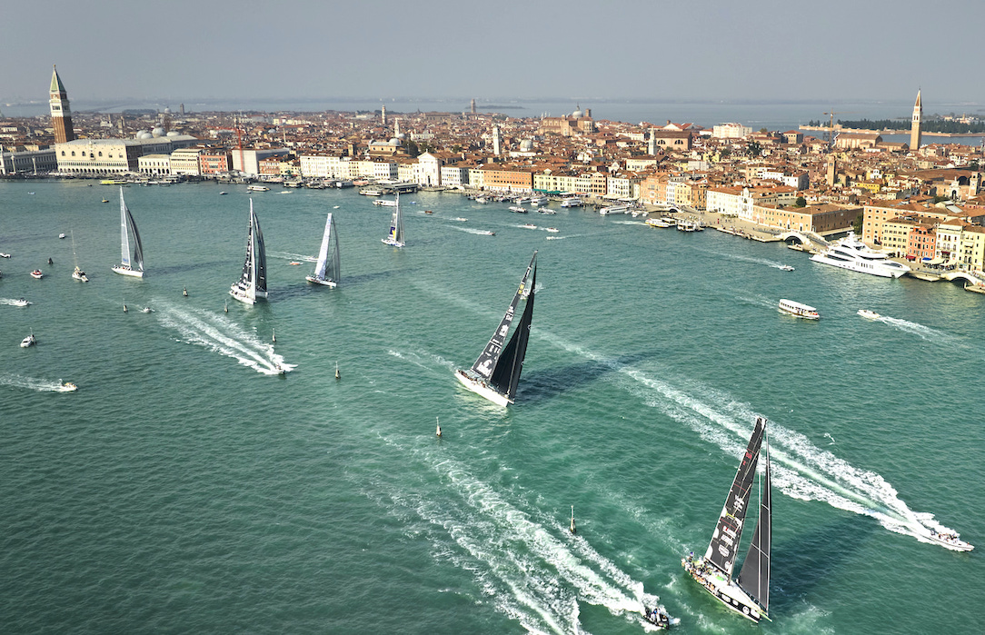 Venice Hospitality Challenge 2024: regata di maxi yacht tra le acque di Venezia, unendo sport e ospitalità d'eccellenza.
