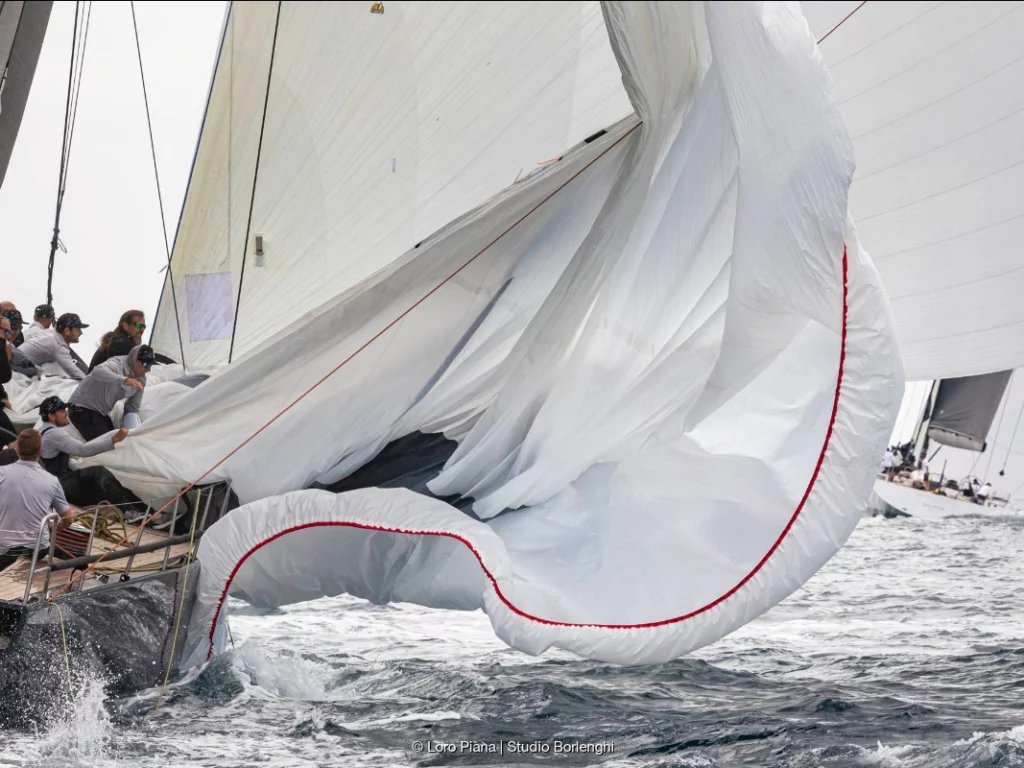 Conclusa la quarta giornata inshore della Loro Piana Giraglia 2024. Domani parte la regata offshore con condizioni di vento forte.