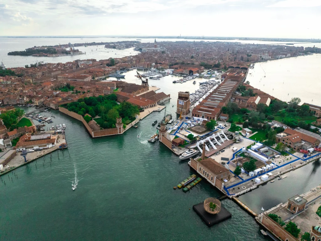 Giornata elettrica al Salone Nautico Venezia: sostenibilità, innovazione e barche elettriche in mostra. Scopri di più!