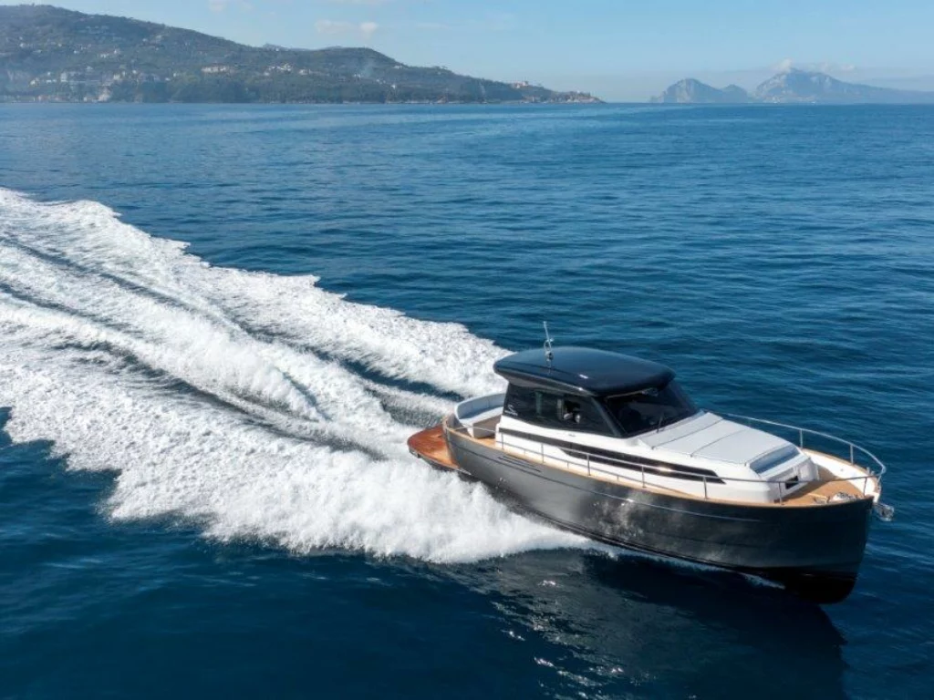 Apreamare svela il Gozzo 38 Cabin al Cannes Yachting Festival: lusso, comfort e innovazione nella nautica italiana.