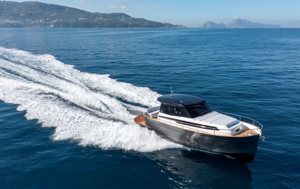 Apreamare svela il Gozzo 38 Cabin al Cannes Yachting Festival: lusso, comfort e innovazione nella nautica italiana.