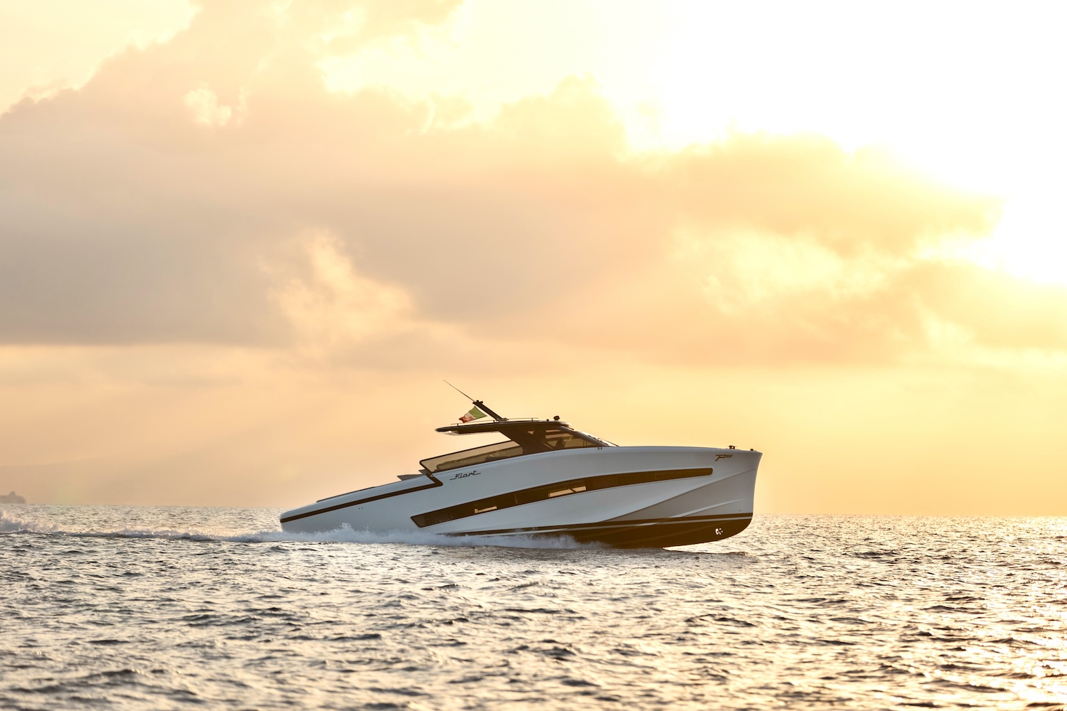 Fiart P58: il nuovo yacht di lusso su misura debutta a Montecarlo. Scopri le caratteristiche uniche di questo gioiello nautico italiano.