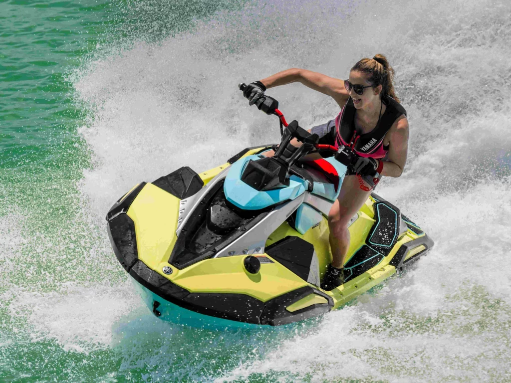 Scopri la gamma Yamaha Waverunner 2025: nuovi modelli JetBlaster®, prestazioni elevate e audio integrato di qualità.