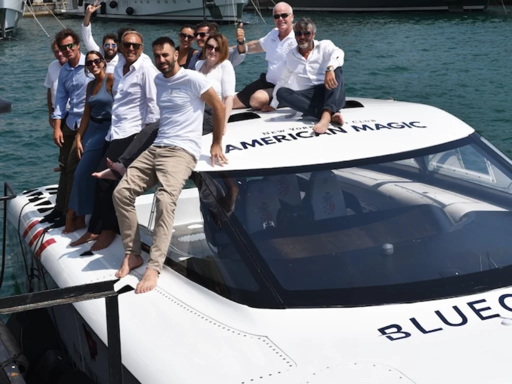 Bluegame consegna la prima chase boat a idrogeno a zero emissioni ad American Magic per l'America’s Cup 2024.