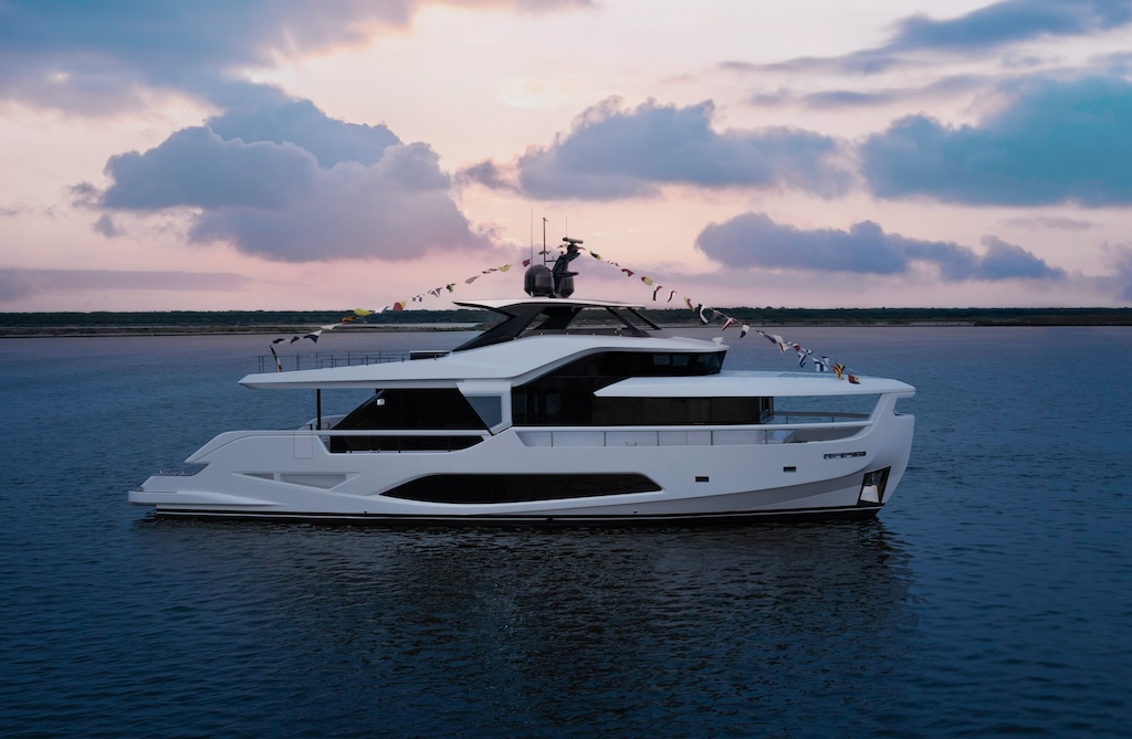 Ferretti Yachts INFYNITO 80, varata nel nuovo cantiere di Ravenna, sarà presentata al Cannes Yachting Festival 2024.