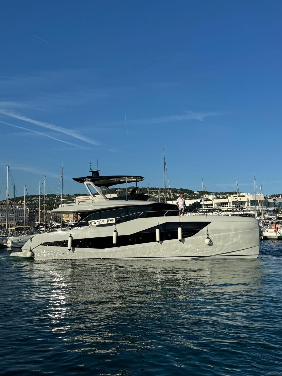 Scopri la nuova gamma di yacht di lusso Austin Parker al Cannes Yachting Festival 2024: design di Pininfarina e De Simoni.