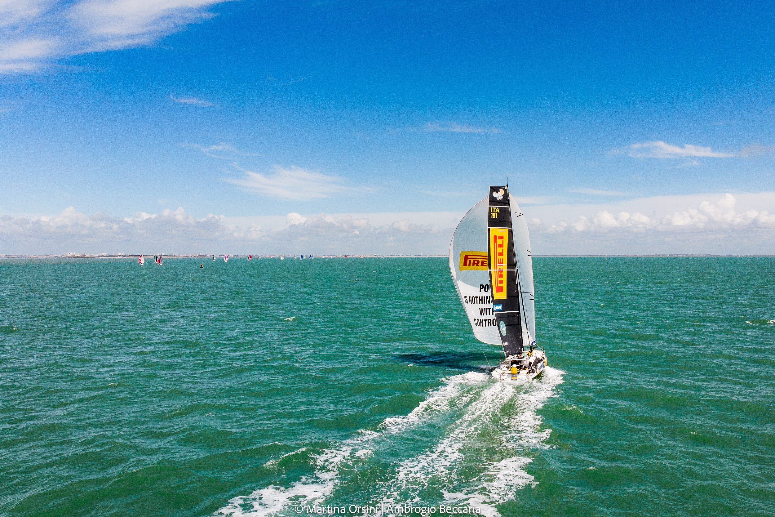 Ambrogio Beccaria partecipa alla Med Max 2024 con “Alla Grande – Pirelli”, pronto a sfidare il Mediterraneo.