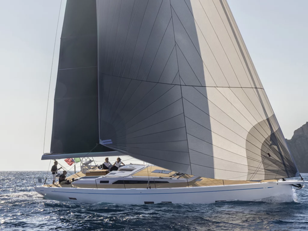 Scopri il Grand Soleil 52 Performance al Cannes Yachting Festival 2024: eleganza e innovazione in una nuova icona nautica.