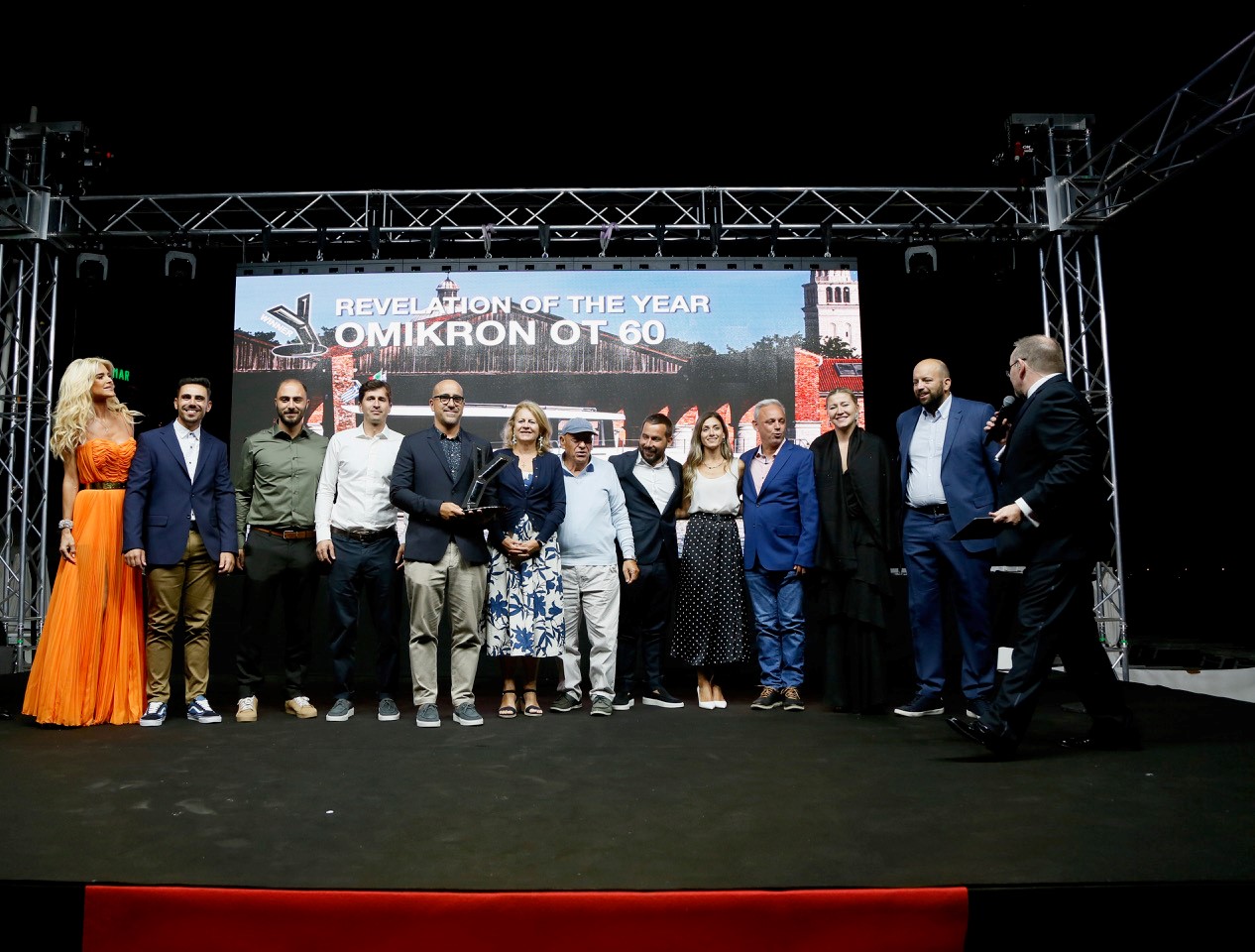 Scopri il debutto di successo di Omikron Yachts al Cannes Yachting Festival con l'OT-60, premiato come "Rivelazione dell'Anno".