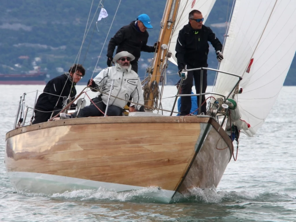 Scopri i vincitori e i dettagli dell'International Hannibal Classic 2024 a Monfalcone, una celebrazione della vela d'epoca e della sostenibilità ambientale.