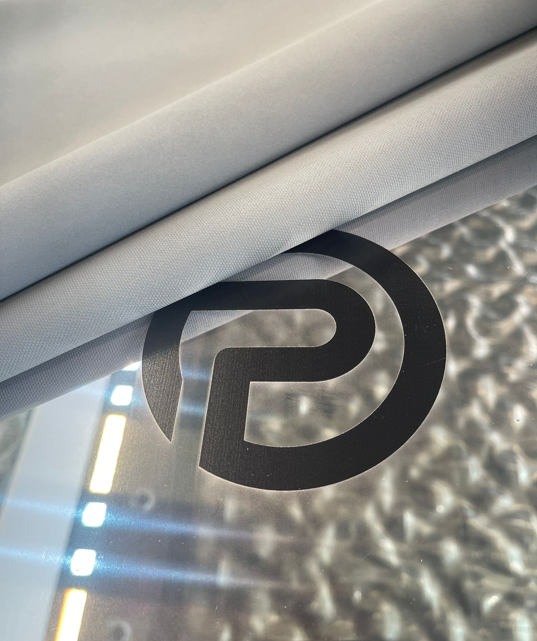 REFLECTO, il tessuto rivoluzionario di Poliplast Dangelo, certificato IMO e con trattamento BioCote, riduce il riscaldamento fino al 40%