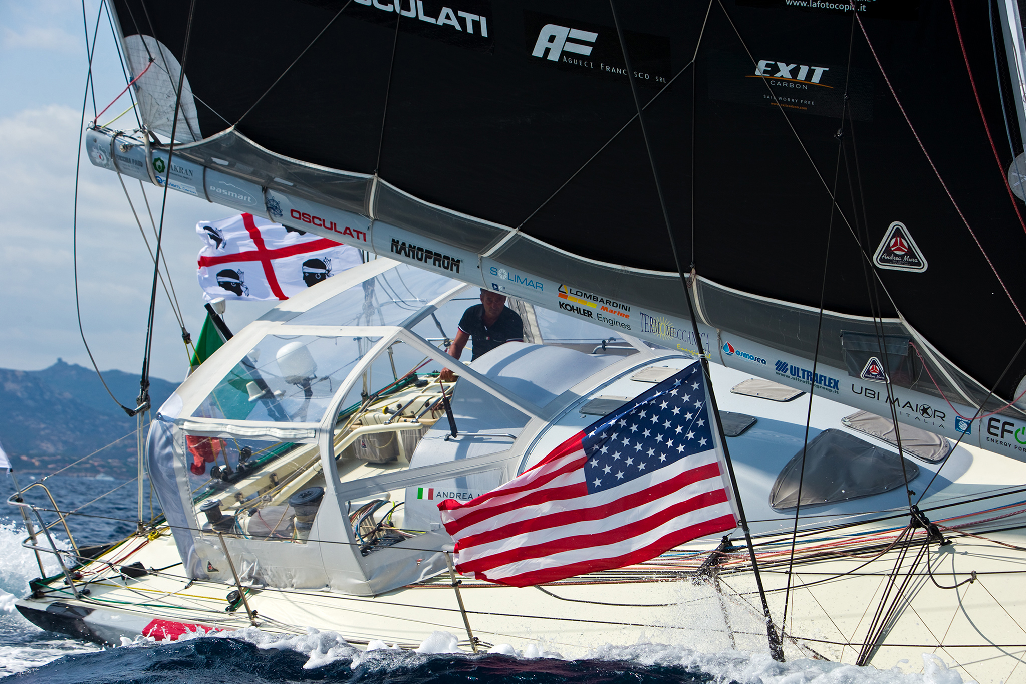 Scopri le vele di Andrea Mura al 64° Salone Nautico di Genova. Incontra il velista e visita lo stand ST03 dal 19 al 23 settembre.