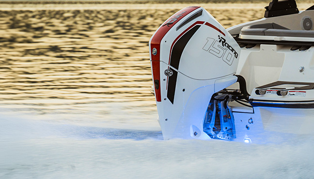 Mercury Marine presenta i nuovi fuoribordo Racing 150R e 200R al Salone di Cannes, con nuove colorazioni e un fuoribordo Jet.