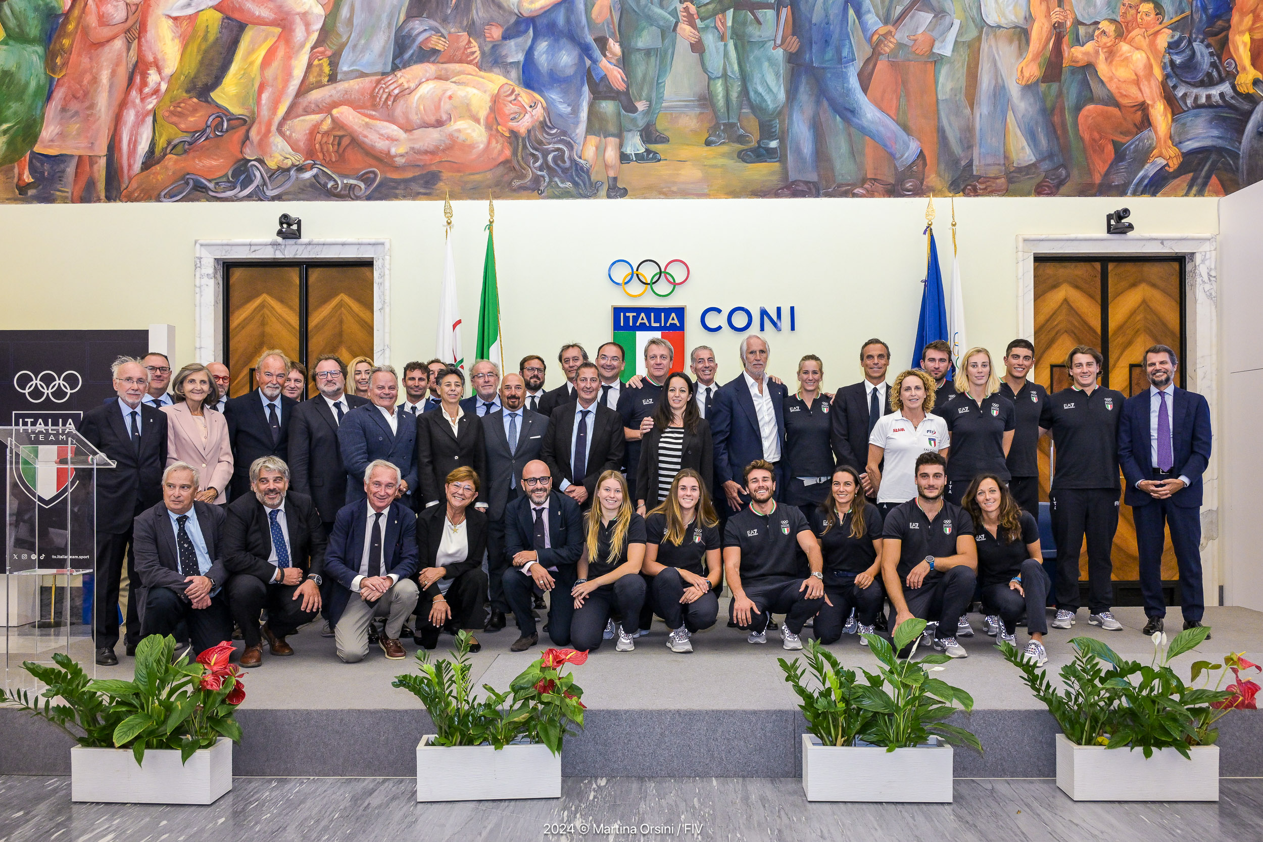 La Vela Italiana celebra i suoi campioni olimpici al CONI di Roma. Trionfi di Marta Maggetti e Tita-Banti, e il futuro della vela con i giovani talenti premiati.