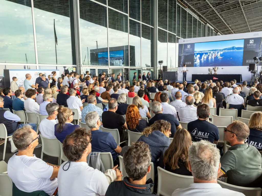 Scopri la quarta giornata del Salone Nautico di Genova 2024 con la premiazione della Millevele IREN e l'incontro con Caterina Banti.