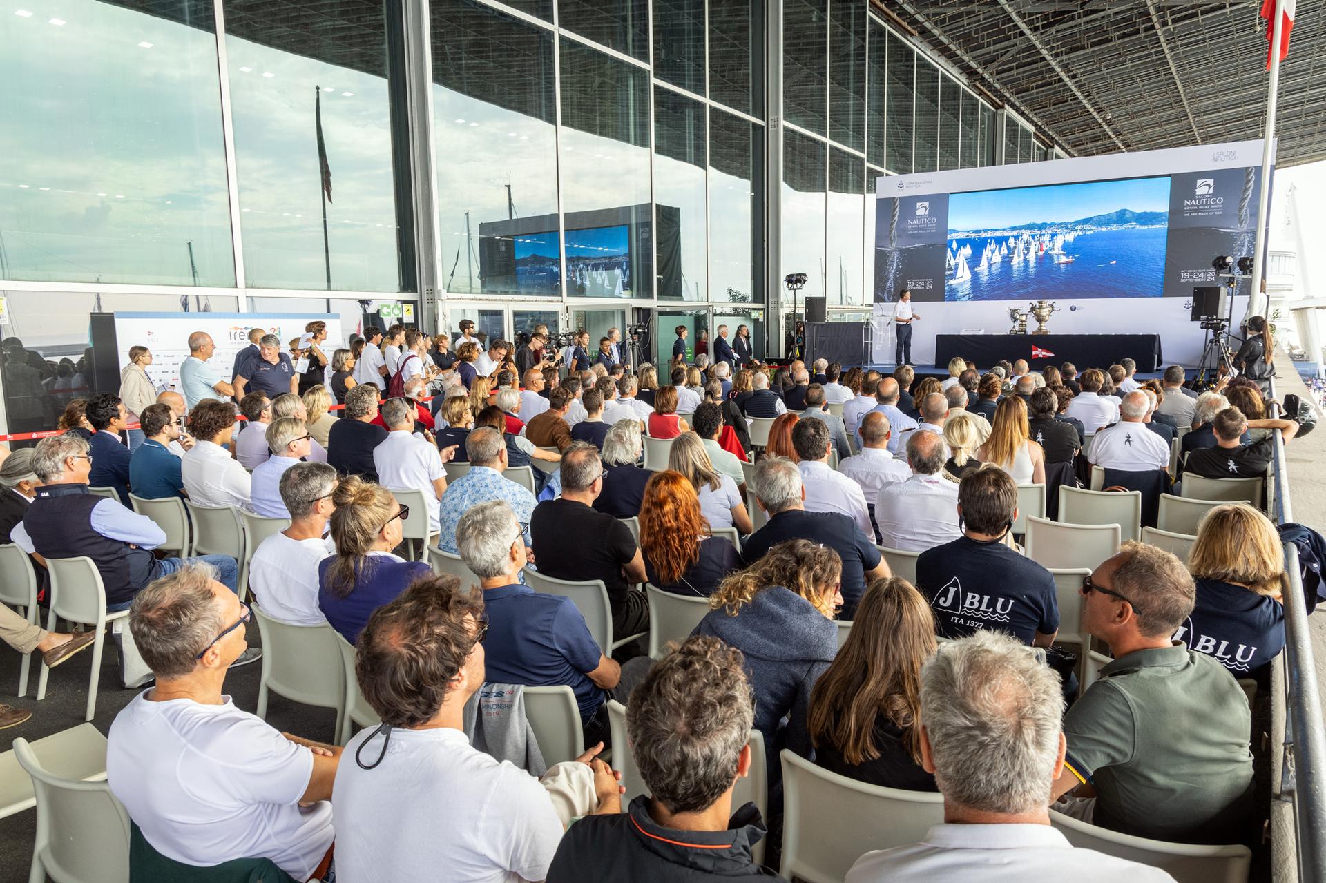 Scopri la quarta giornata del Salone Nautico di Genova 2024 con la premiazione della Millevele IREN e l'incontro con Caterina Banti.