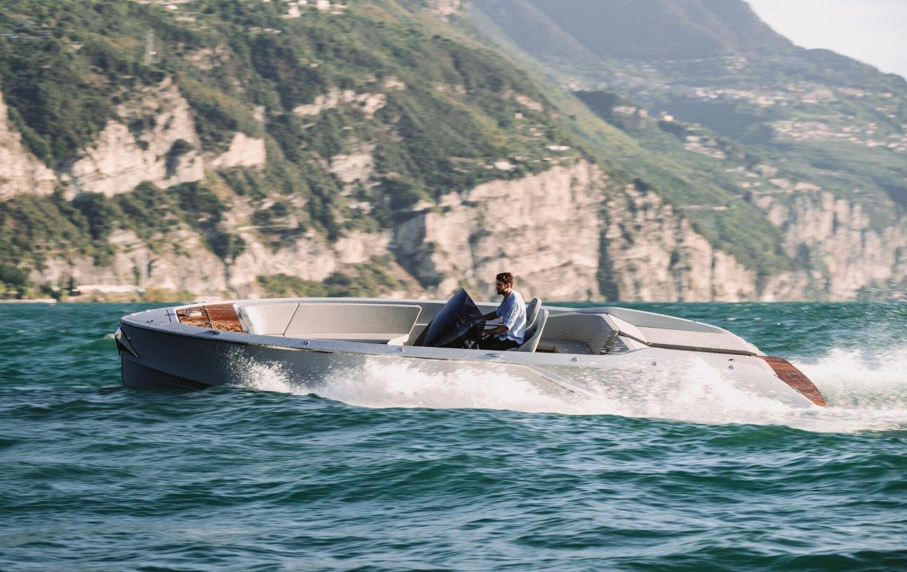Scopri Frauscher al Cannes Yachting Festival 2024: nautica elettrica, innovazione e design sostenibile.