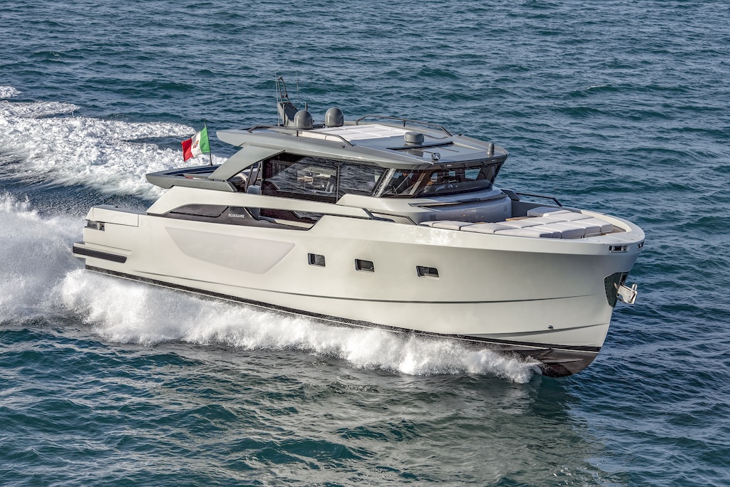 Sanlorenzo al Fort Lauderdale International Boat Show 2024: presenta 7 yacht di lusso, innovazione, asimmetria e sostenibilità.