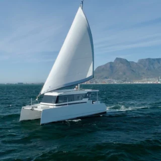 piccolo motorsailer