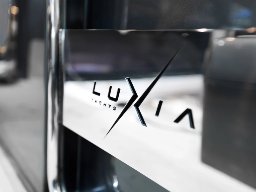 Luxia Yachts rivoluziona la nautica con 375 GTS e Monaco, combinando lusso, prestazioni e design d’eccellenza.