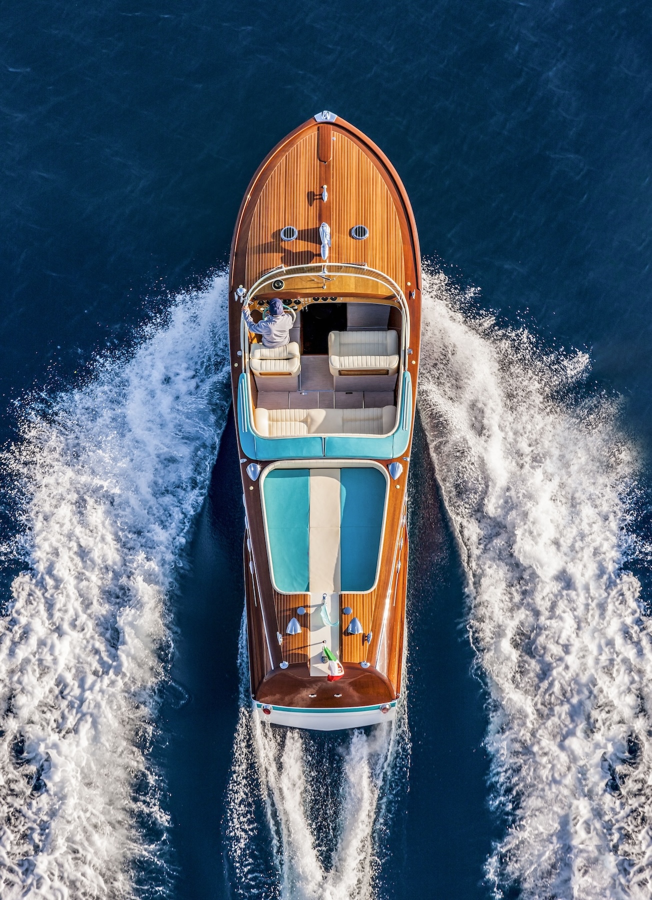 Riva Classiche sponsor di Time on Show 2024: eleganza senza tempo con il Super Aquarama e Riva Lounge a Bologna