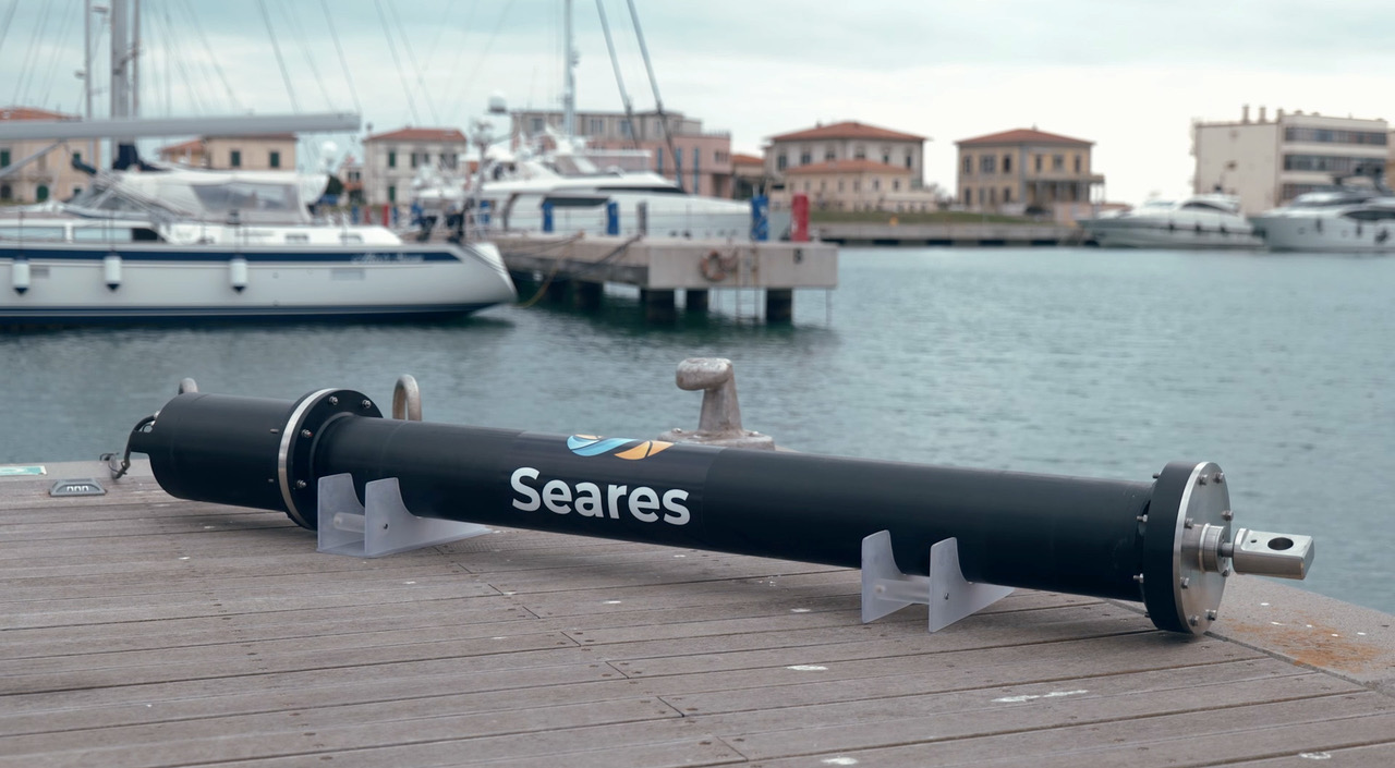 Cala dei Sardi adotta il sistema Seadamp di Seares, migliorando sicurezza e sostenibilità per un turismo nautico eco-friendly.