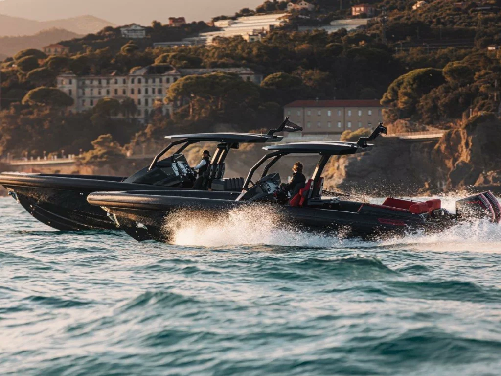 Supermarine lancia Skipper Powerboat in Italia: RIB sportivi ad alte prestazioni toccano i 60 nodi a Varazze.