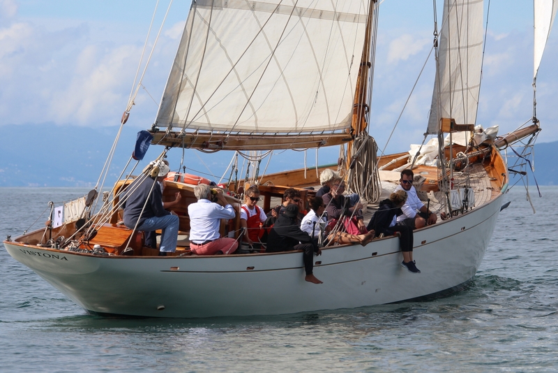 Scopri il 19° Raduno Vele Storiche Viareggio 2024: barche classiche, regate e premi per la nautica d'epoca.