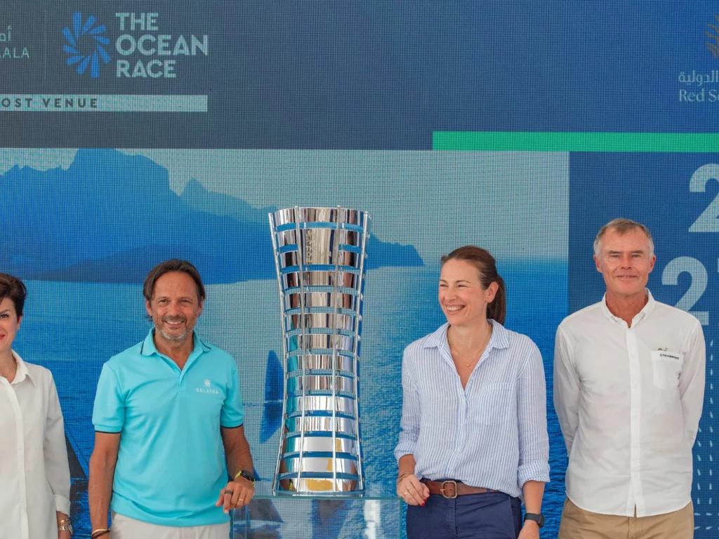 The Ocean Race 2027 conclude ad AMAALA nel Mar Rosso: una finale epica che unisce vela e sostenibilità marina.