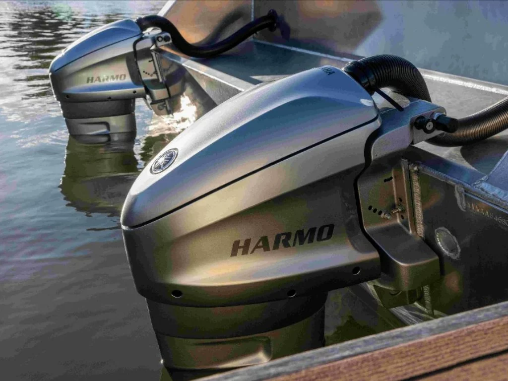 Yamaha presenta HARMO 2.0: fuoribordo elettrico innovativo, silenzioso e versatile, ideale per una nautica sostenibile.