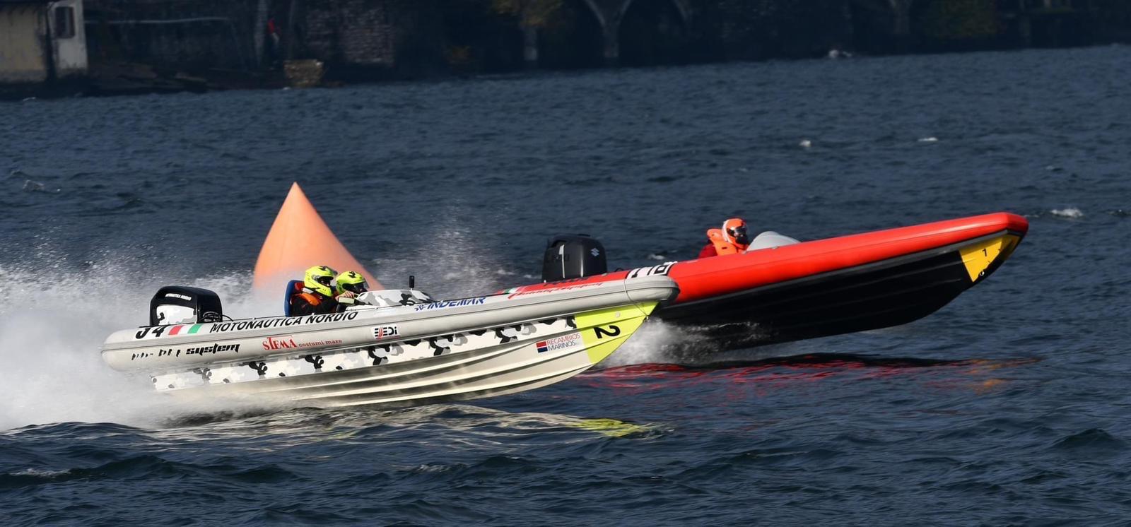Il Suzuki DF250 KURO vince la Centomiglia del Lario 2024, categoria 4:1 Diporto, grazie a potenza e innovazione.