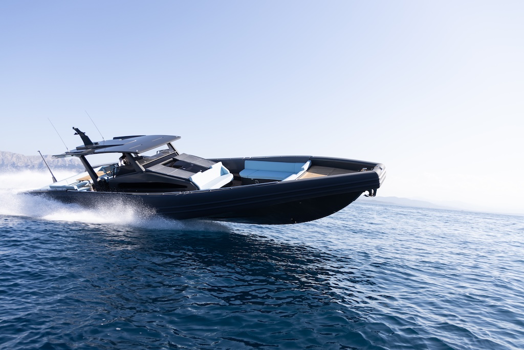 Novamarine vende due BS 160 per €3M: lusso, performance e design. Consegne in USA e Costa Azzurra entro il 2025.