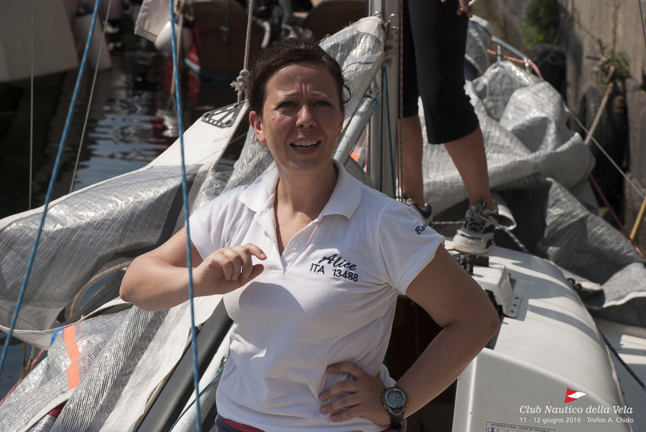 Veleggiata commemorativa nel Golfo di Napoli il 21 dicembre 2024, in memoria di Barbara Noviello, velista e manager.