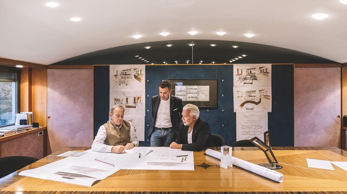 Silent Yachts e Nuvolari Lenard insieme per una nuova linea di yacht solari fino a 24m: design innovativo e sostenibile.